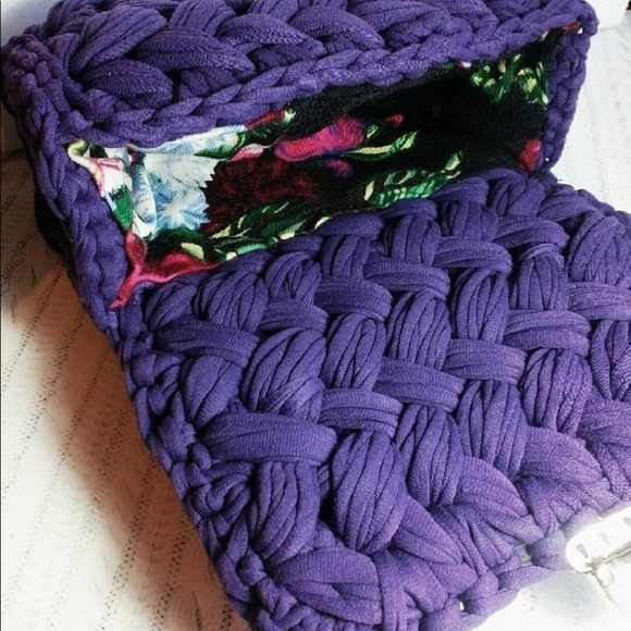 CROCHET PURSES WITH A HANDLE & CHAINS - Picture 2 of 7